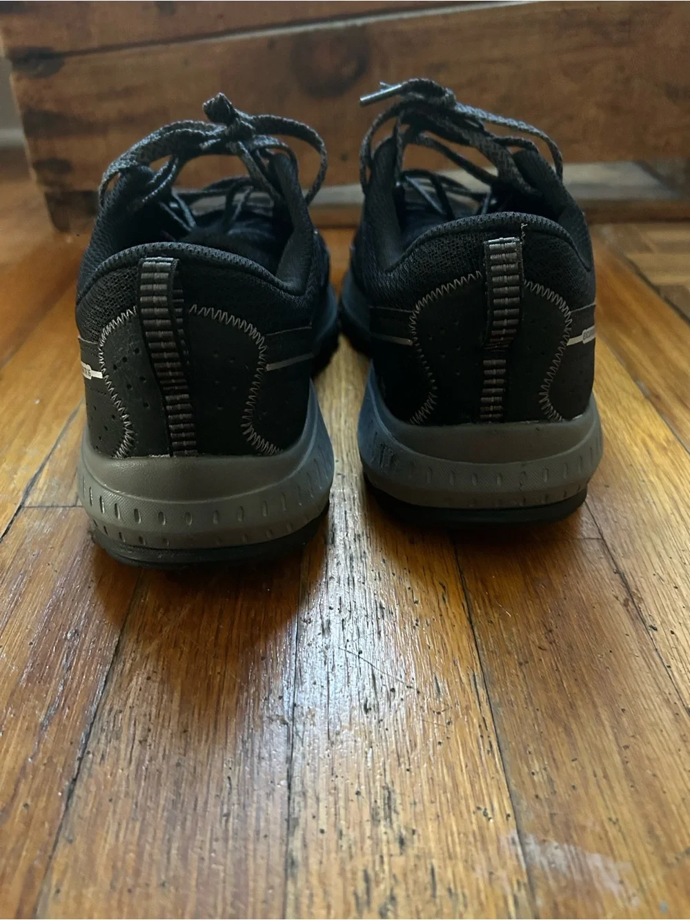 Saucony Men's Black Athletic Sneakers with Gray Accents size 11
